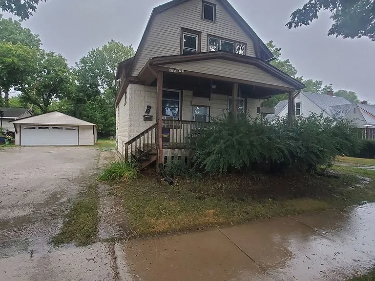 8727-8729 W Maple St. (Duplex) — Photo 1