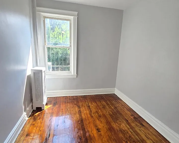 211 Grant Ave #1L — Photo 3
