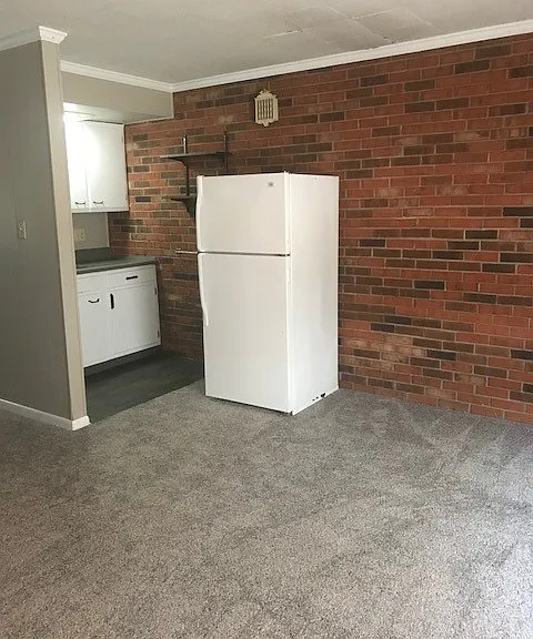305 N Dunn St — Photo 2
