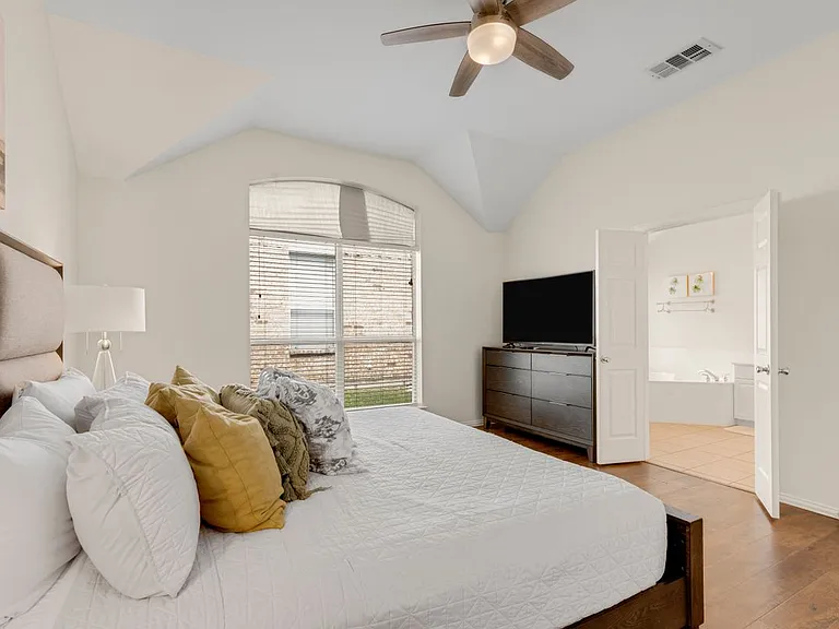 1438 Royal Oaks Dr — Photo 14