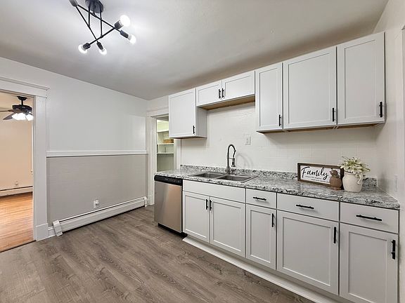 3rd image of 21 E Bartlett St #1