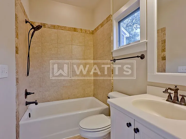 216 Hawthorn St — Photo 24