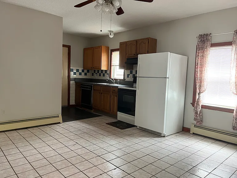 77 Meadow St #2 — Photo 6