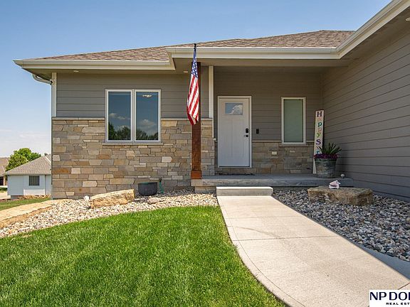 5th image of 880 Birch Dr