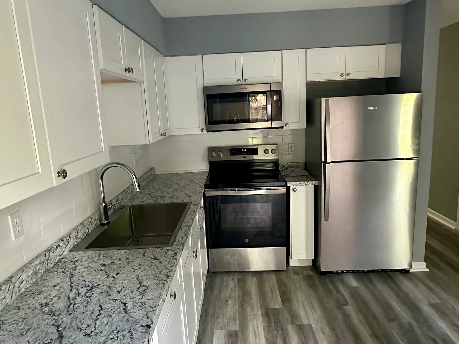 2 bed, 900 sqft, $1,595 — Photo 2