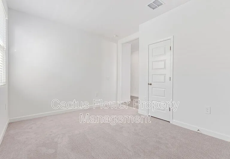 2124 W Sombra Ave — Photo 30