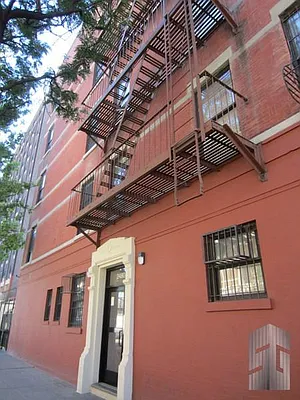 Rented by Skyline Group Real Estate | media 9