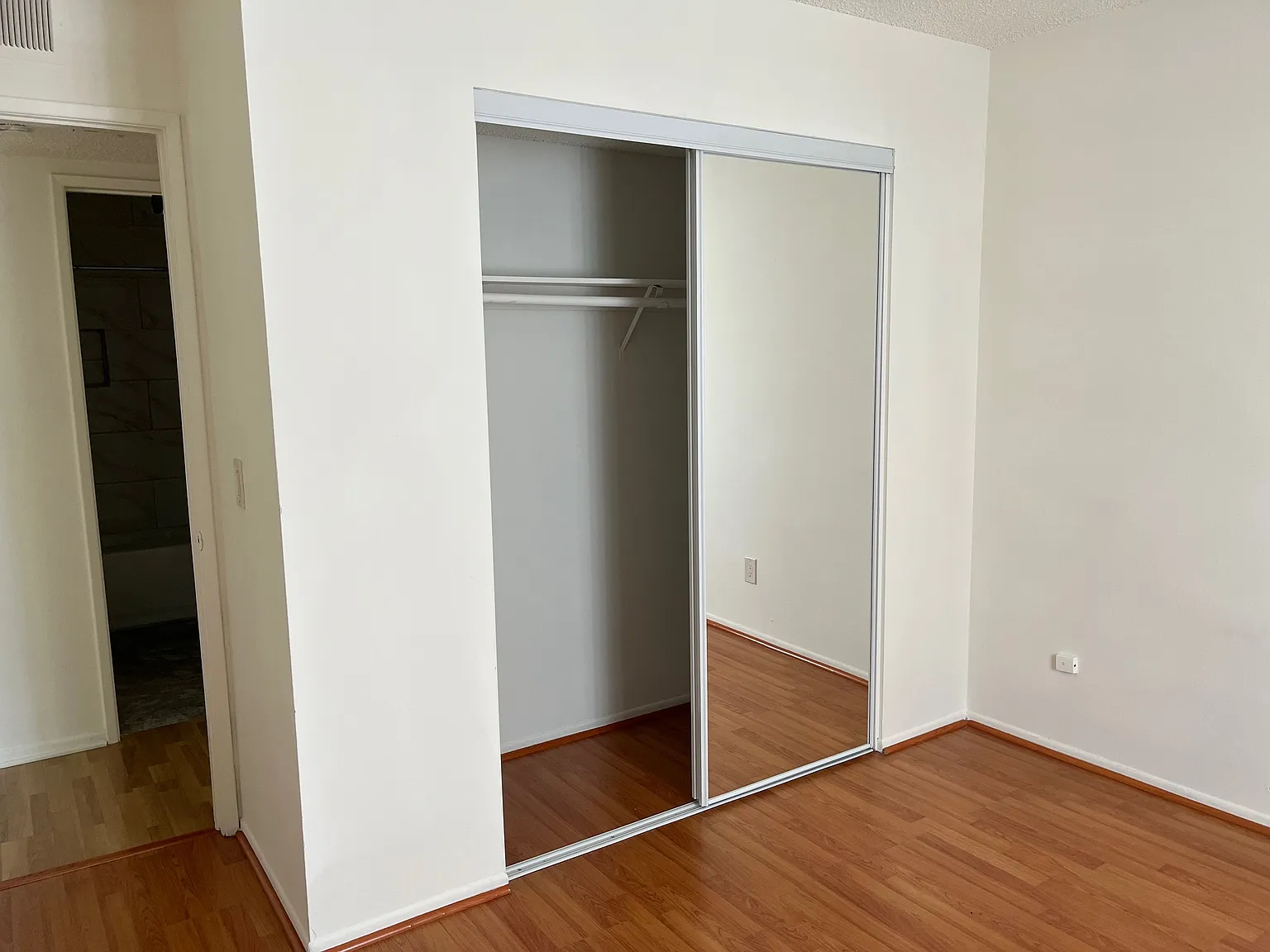 2 bed, 950 sqft, $2,690 — Photo 4