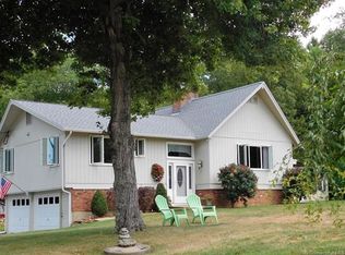 129 Wildwood Ln, Uncasville, CT 06382