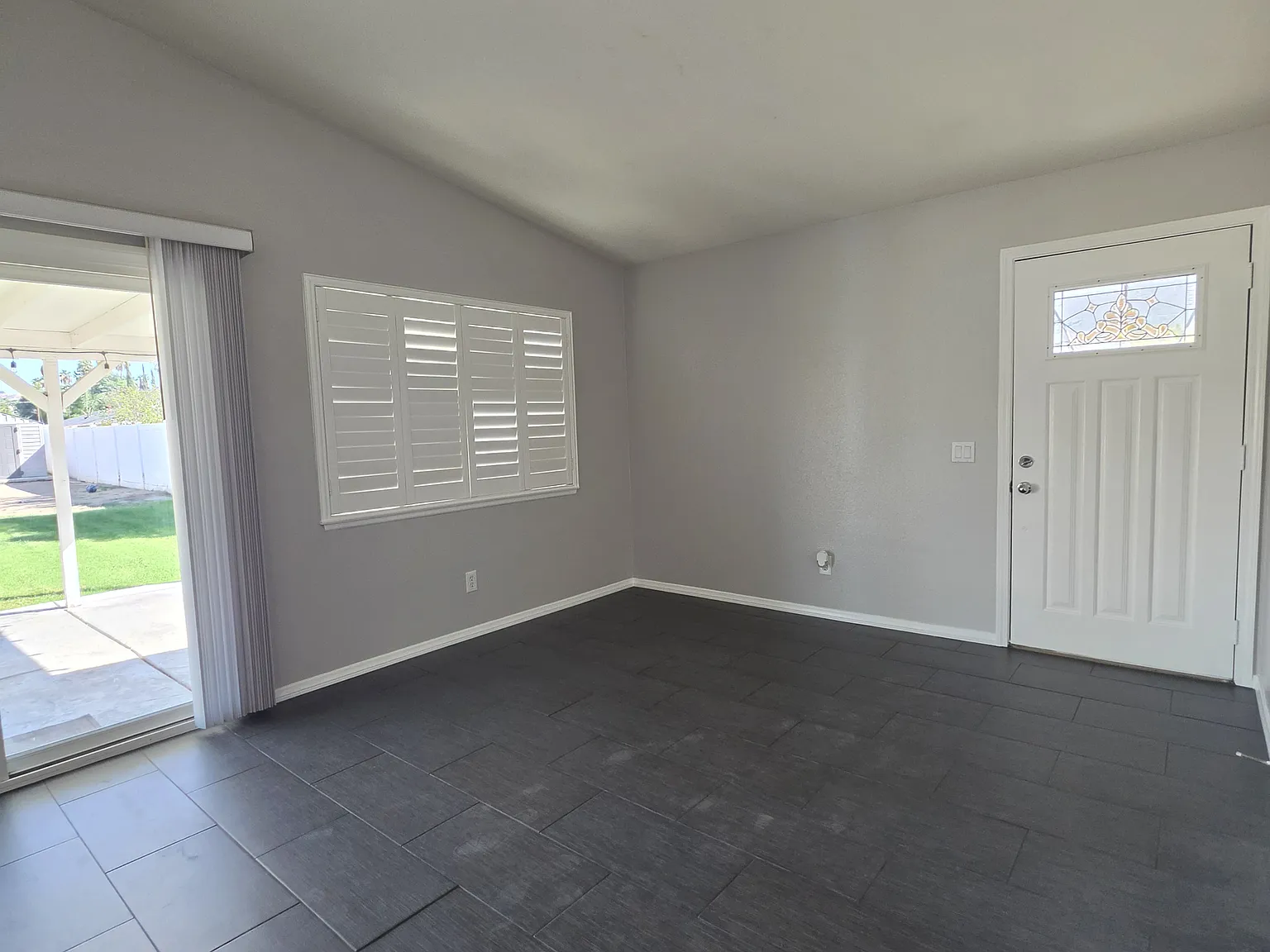 Aero Ln, Riverside — Photo 3