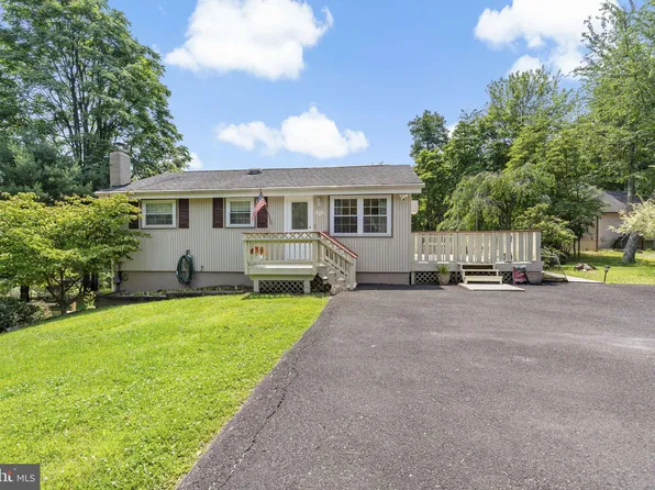 289 Atwood Dr, Gerrardstown, WV 25420