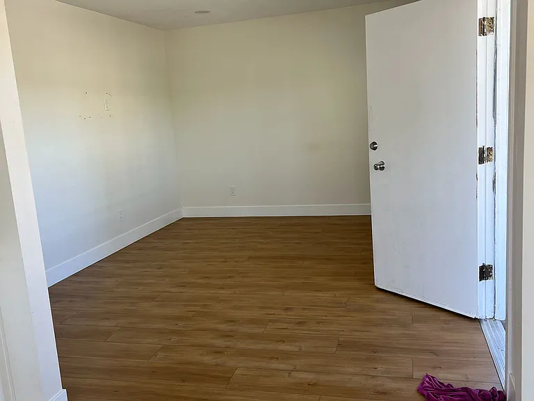 6304 King Ave — Photo 2