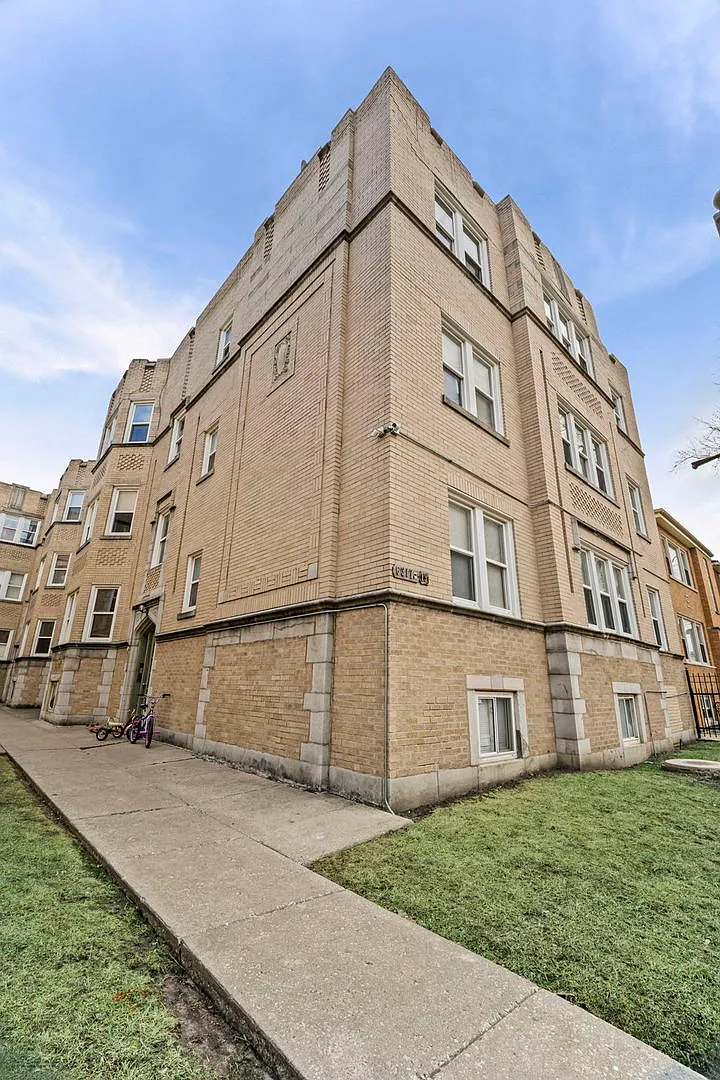 2 bed, 1000 sqft, $1,750 — Photo 1