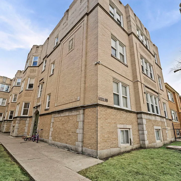 6319 N Sacramento Ave #3E