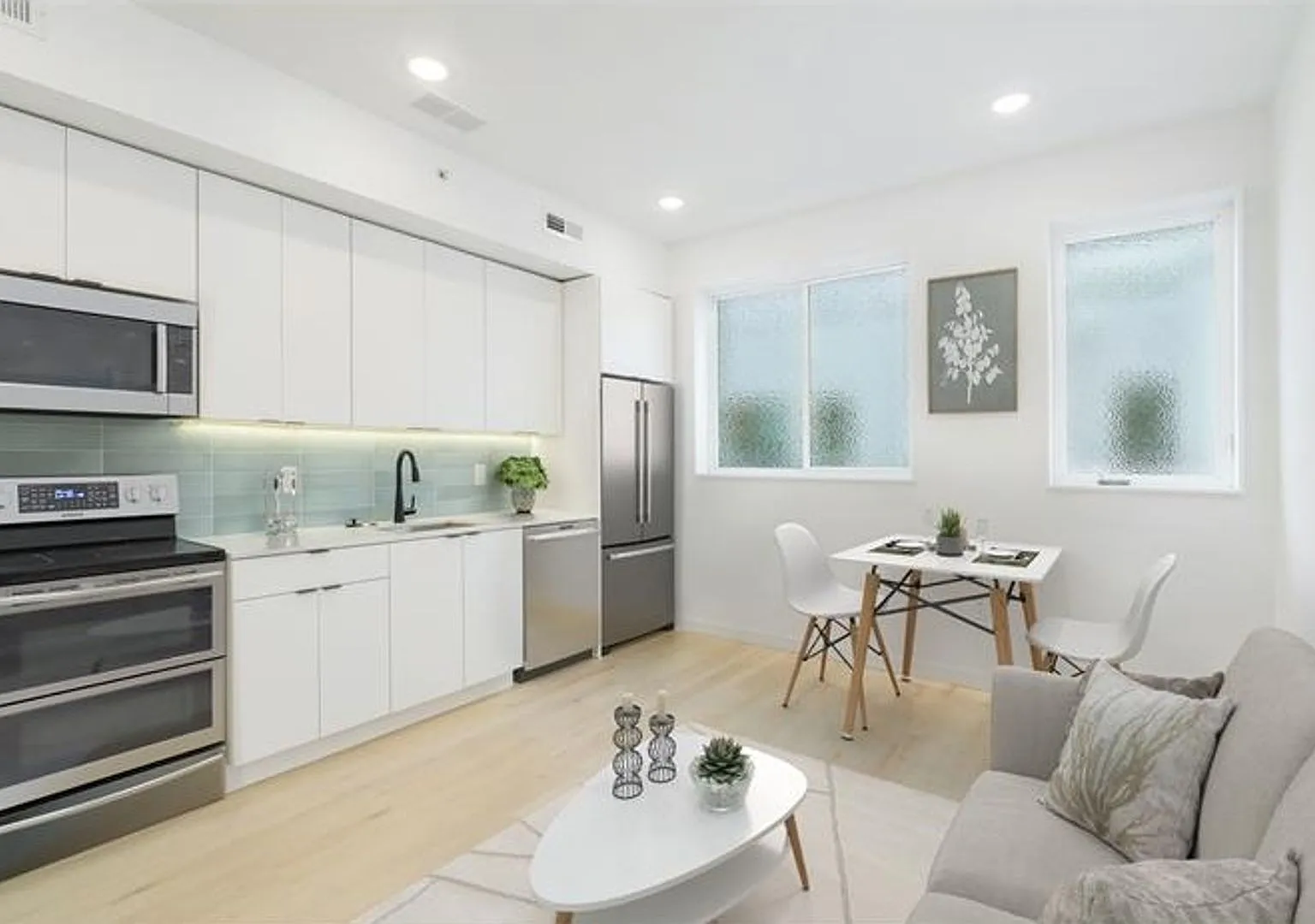 2720 N Hope St — Photo 1