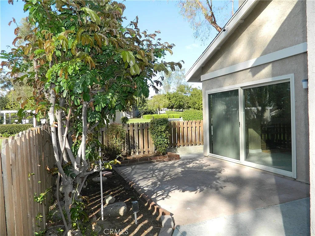 3 bed, 2.5 bath, 1995 sqft, $4,850 — Photo 2