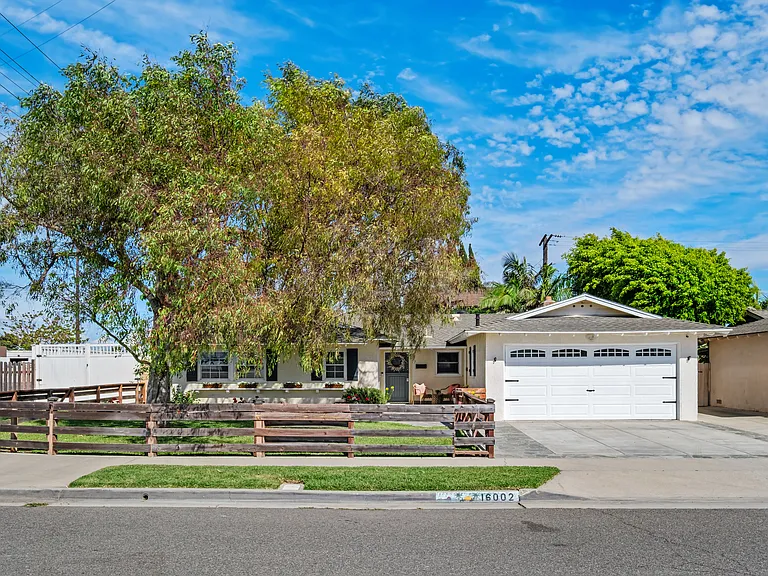 16002 Warren Ln — Photo 76