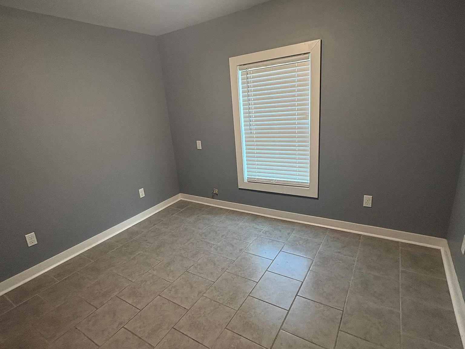 Updated 3BR Brunswick Home with Modern Kitchen & Easy-Care Flooring — Photo 3