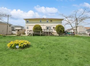 31 Julian Pl #2, Island Park, NY 11558