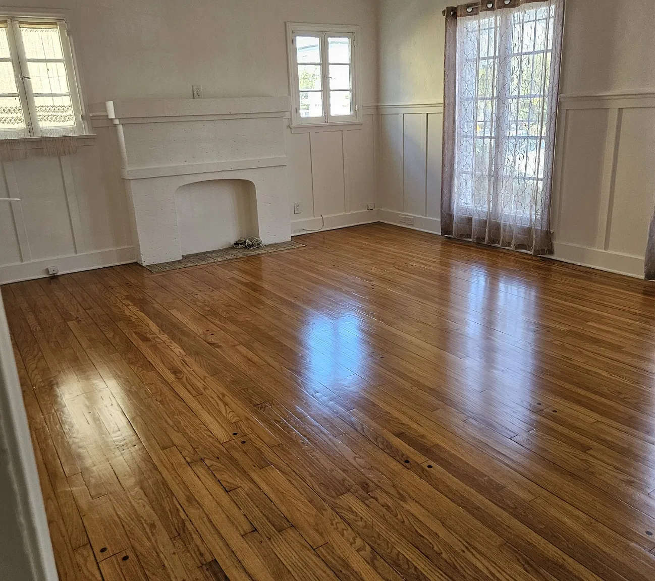 115 Sweetzer Ave — Photo 2
