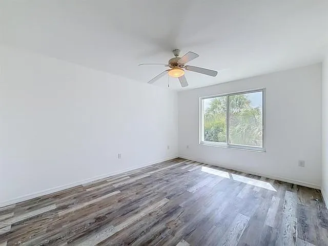 1119 Villa Ln — Photo 10