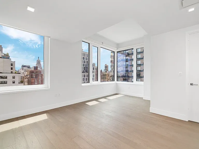 200 E 23rd St #15G — Photo 5