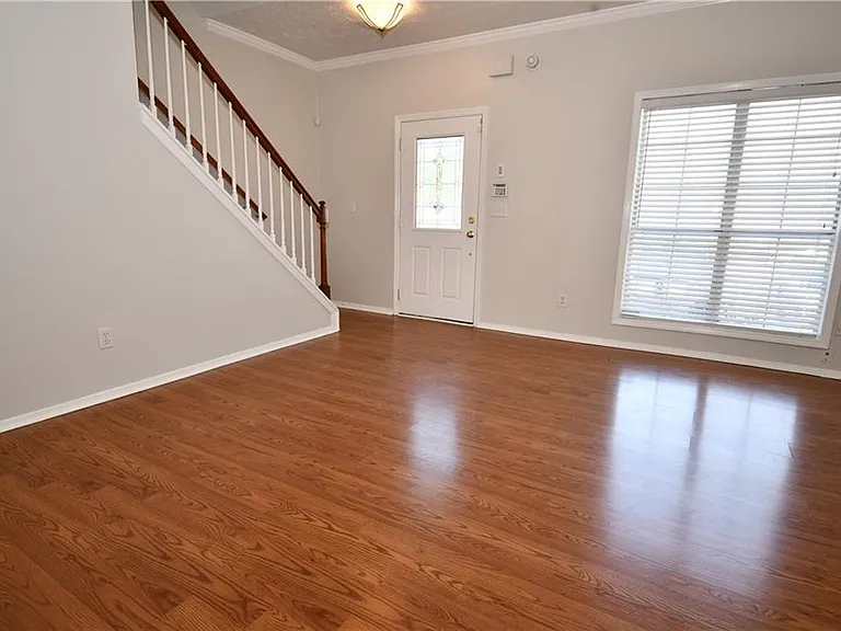 604 Wedgewood Way — Photo 4