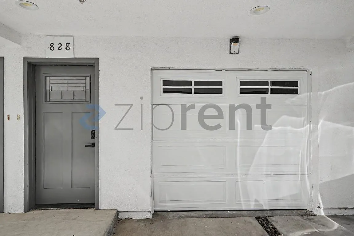 5 bed, 2400 sqft, $4,400 — Photo 2