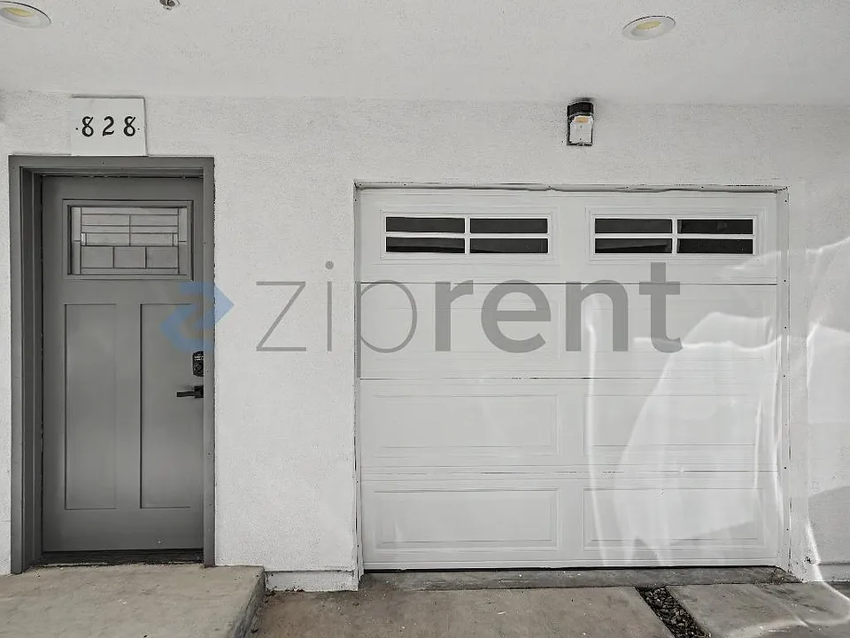 828 W 80th St