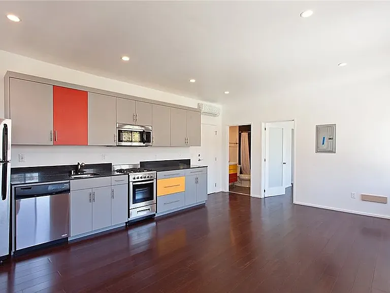 1234 N Formosa Ave #8 — Photo 2