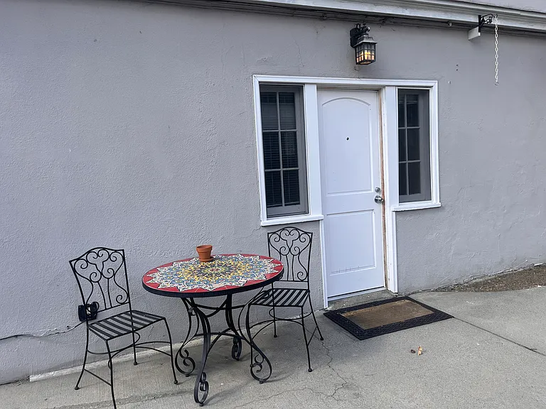 146 S Delaware Ave #B — Photo 1