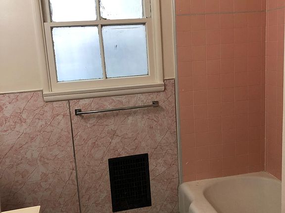 5th image of 4210 Arch Dr #1