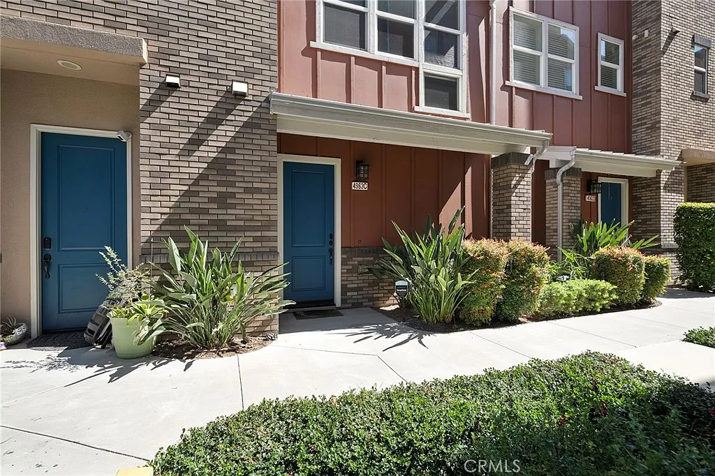 Building Photo - 4963 Laurel #C