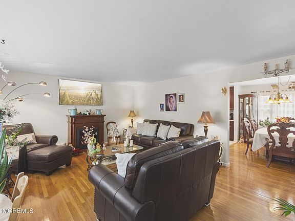 3rd image of 416 Midstreams Road