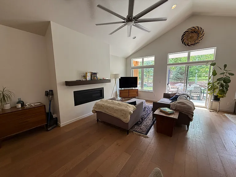 403 Estancia Loop — Photo 5