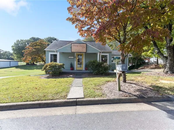 1911 Margaret St, Winston Salem, NC 27103