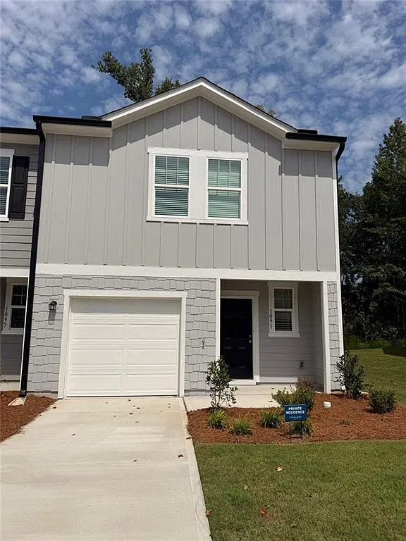 3 bed, 2.5 bath, 1422 sqft, $2,100 — Photo 1