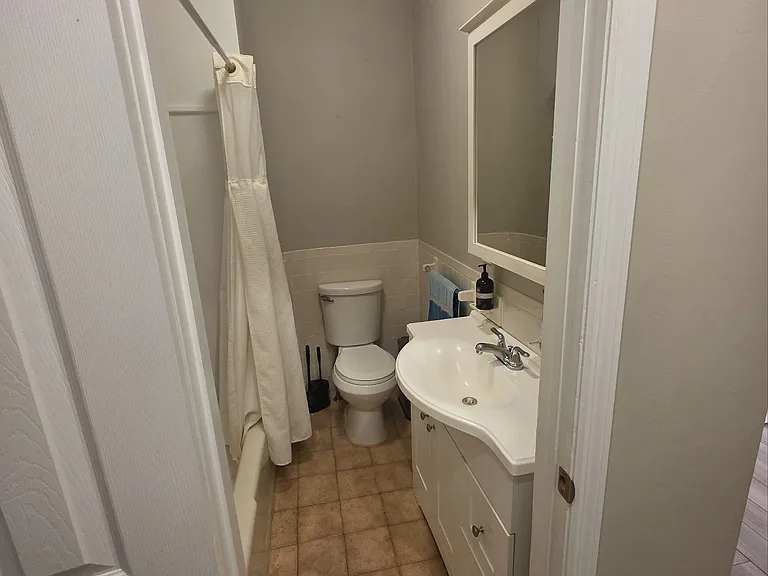 142-144 N Broadway #1 — Photo 9
