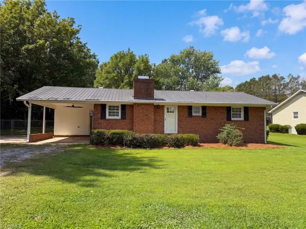 2847 Friendship Ledford Rd, Winston Salem, NC 27107