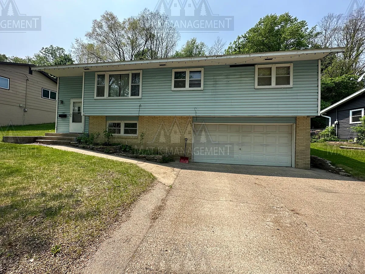 Building Photo - 1822 Spruce Dr