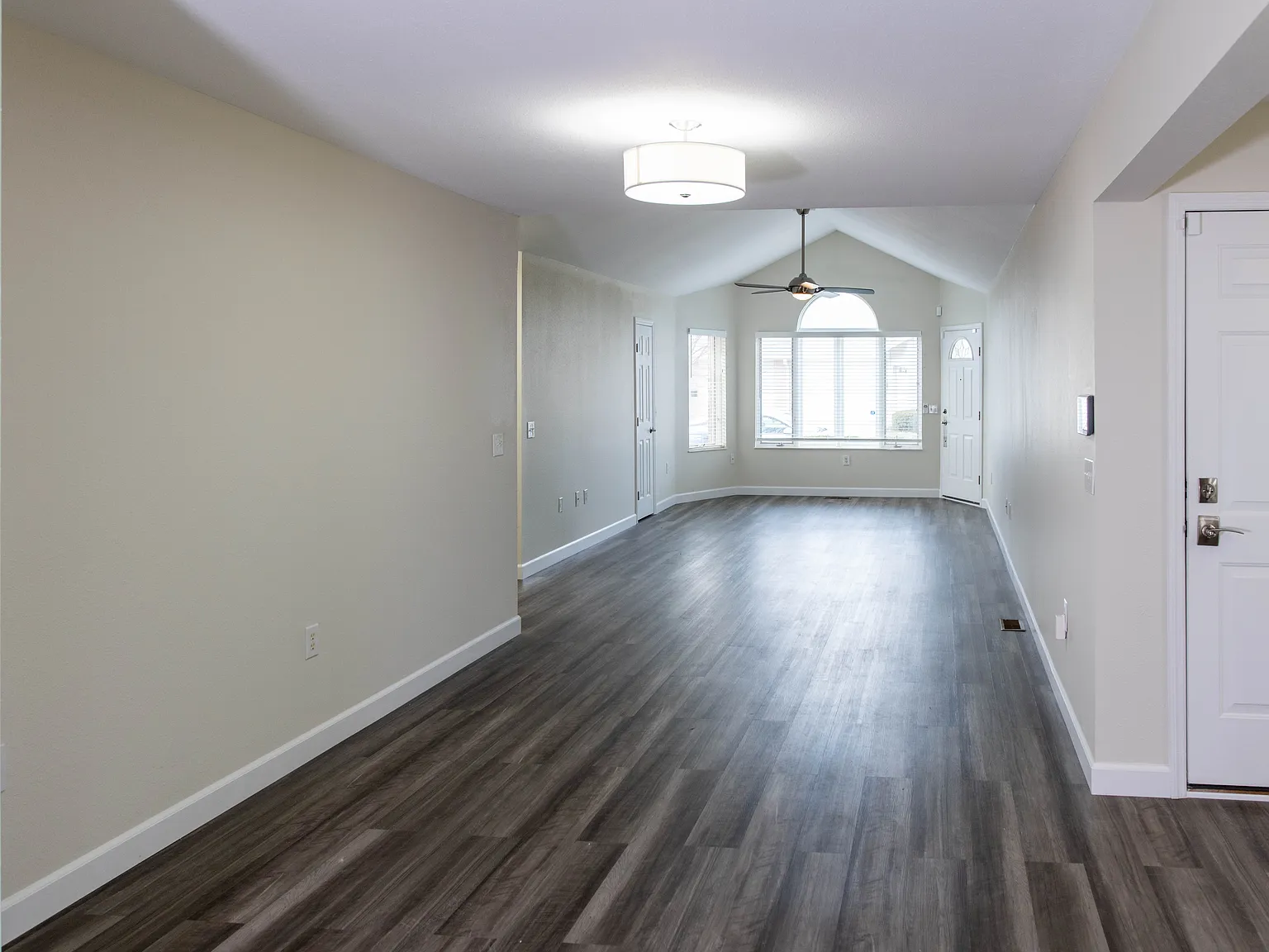 2 bed, 1204 sqft, $2,534 — Photo 3