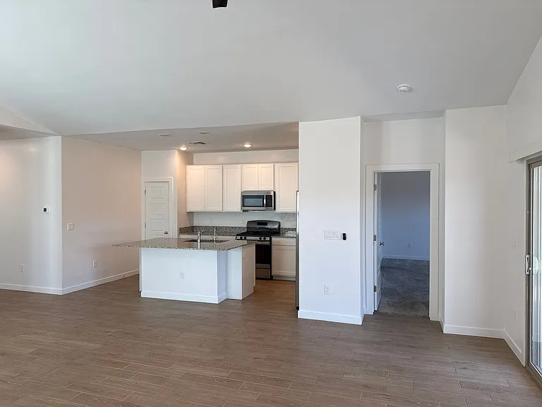 40515 W Chambers Dr — Photo 42