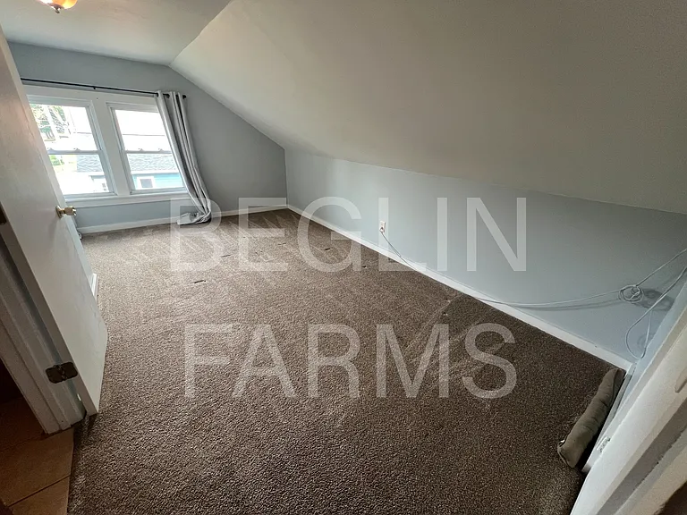 222 SW Logan St — Photo 6