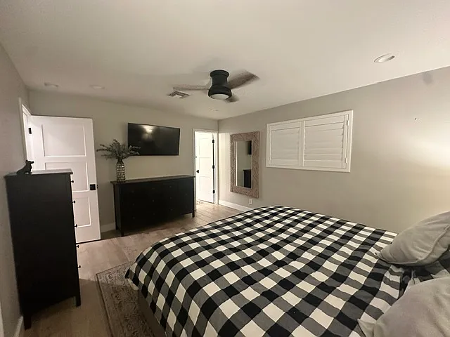 301 E Royal Palm Rd — Photo 29
