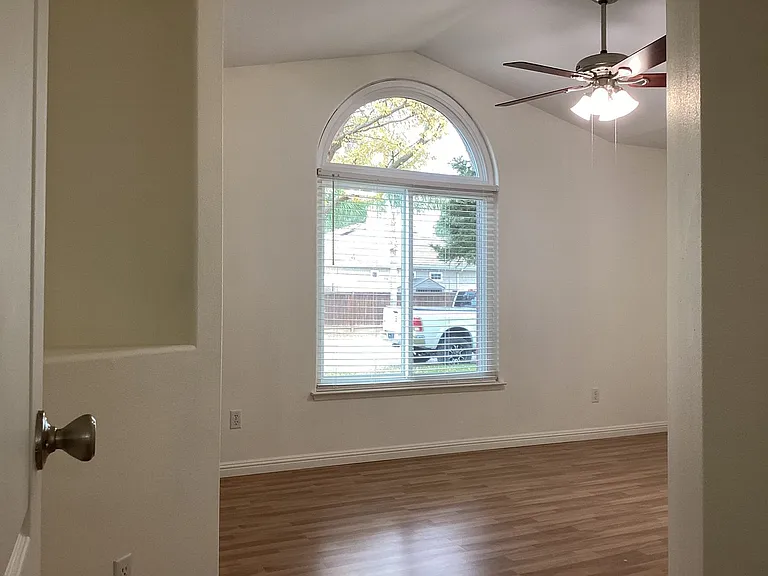 7526 N Ellendale Ave — Photo 27