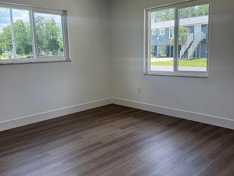 23012 Seneca Ave #2 — Photo 10