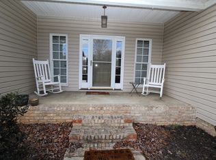 8471 Hunting Ct, Stokesdale, NC 27357