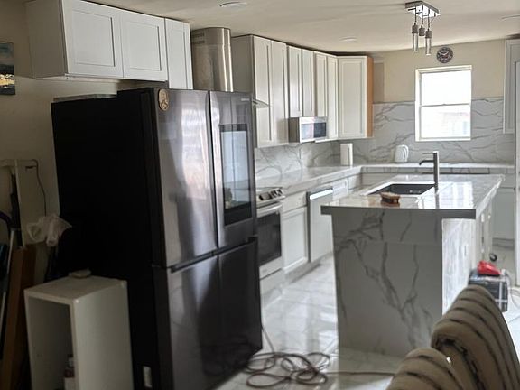 5th image of 6414 Chelwynde Ave