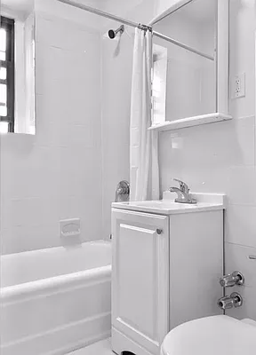 Rented by Quest Realty Sunnyside Corp | media 10