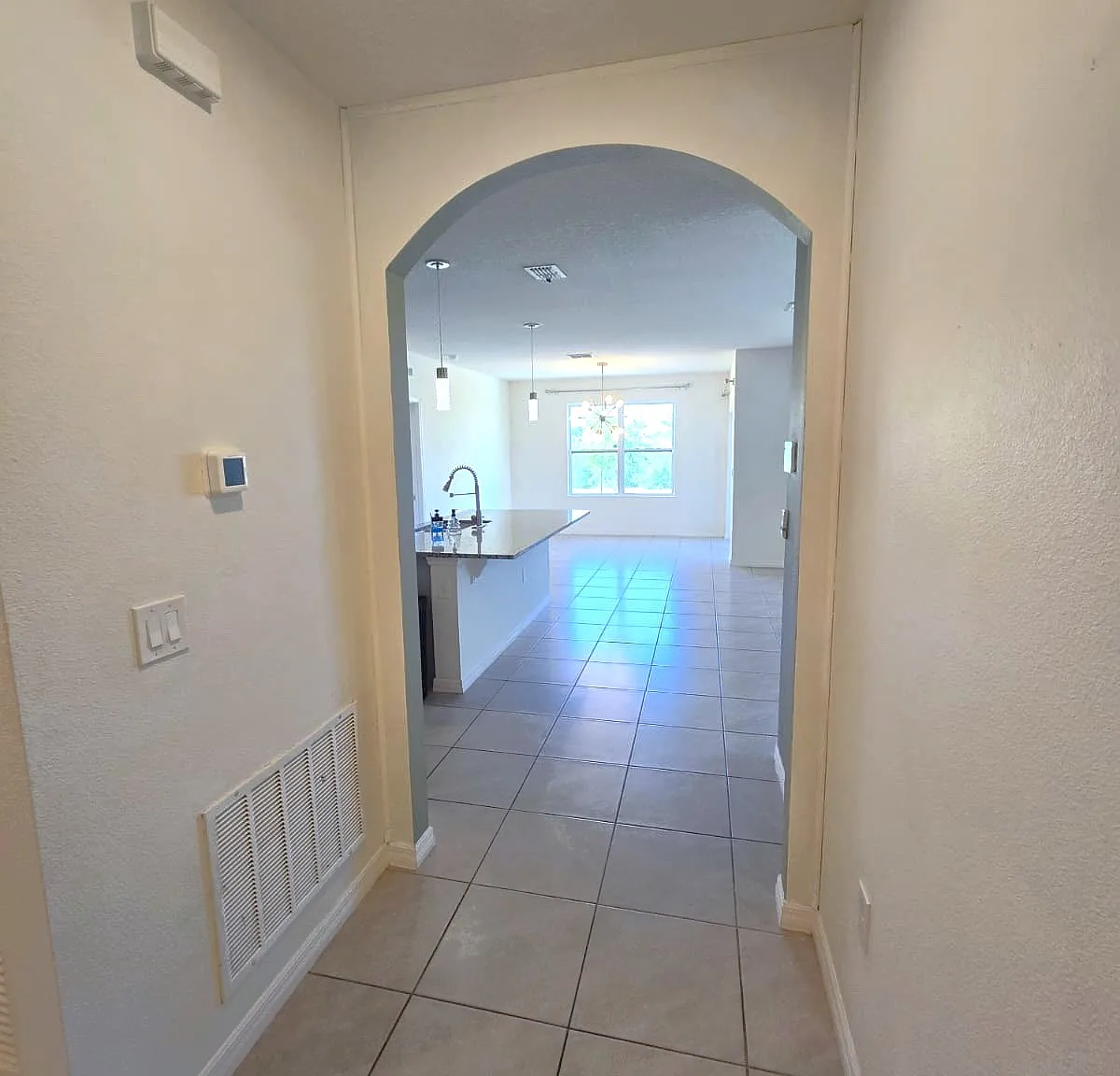 3 bed, 1672 sqft, $2,400 — Photo 4